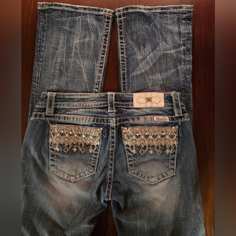 Miss Me Low Rise Boot Cut Signature Jeans Size 27 X 34.